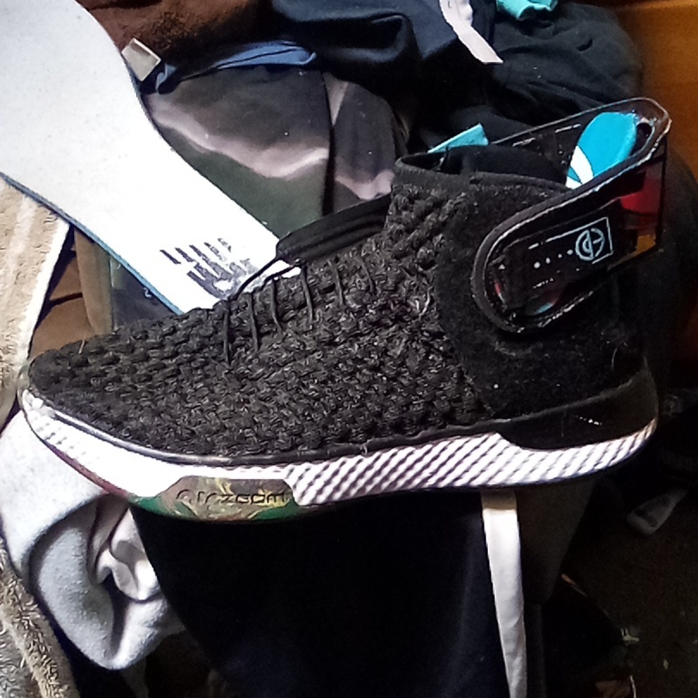 Nike basketball sneakers size 8 and a half